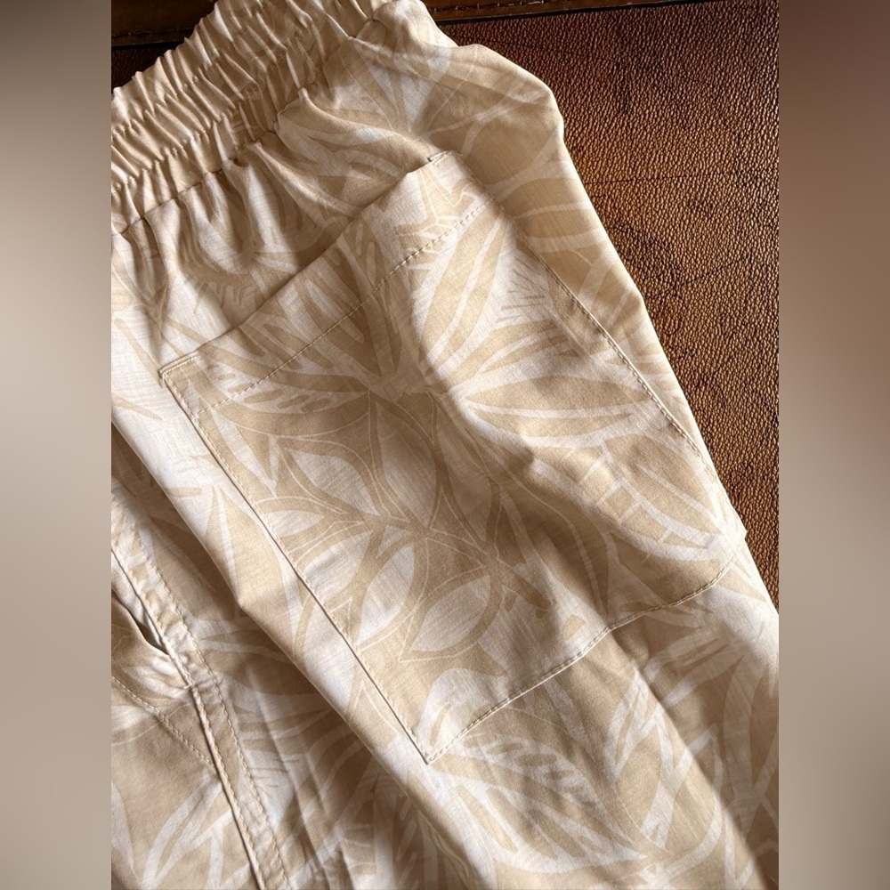 Ripskirt Hawaii Cream Patterned Cropped Pants - Picture 5 of 14